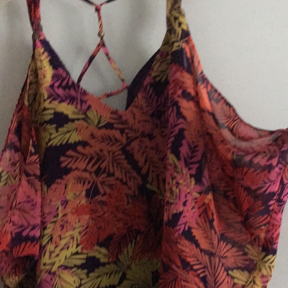 Cute summer top!! Size small (6-8). - Picture 3 of 3